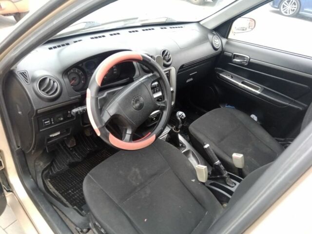 Бежевый Джили ЦК, объемом двигателя 1.5 л и пробегом 210 тыс. км за 1500 $, фото 5 на Automoto.ua