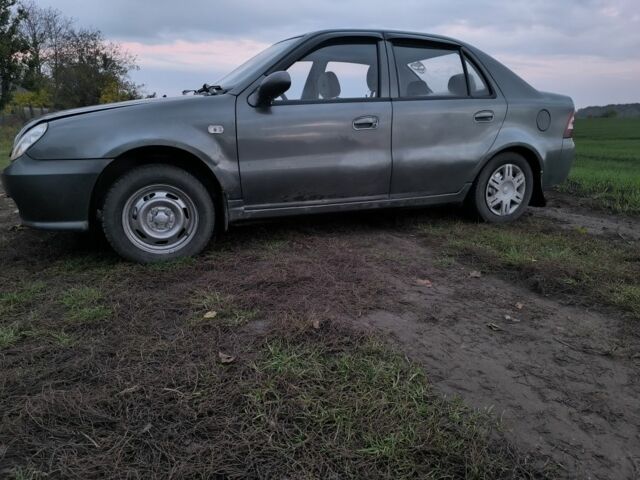 Джилі ЦК 2013 у Чернігові на Automoto.ua Сірий Джилі ЦК, об'ємом двигуна 0 л та пробігом 121 тис. км за 1800 $, фото 1 на Automoto.ua