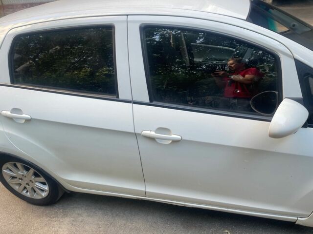 Белый Джили Другая, объемом двигателя 1.5 л и пробегом 157 тыс. км за 2356 $, фото 7 на Automoto.ua