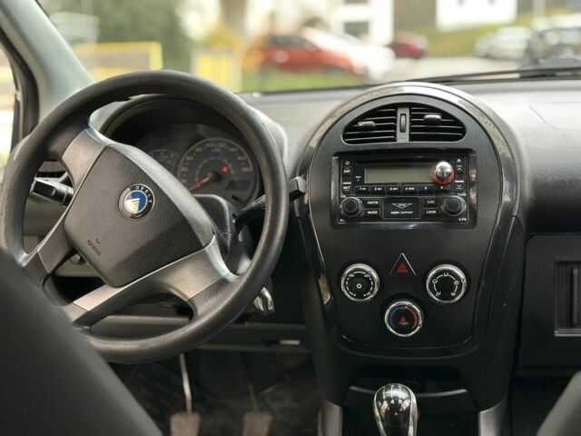 Белый Джили Другая, объемом двигателя 1.3 л и пробегом 186 тыс. км за 3500 $, фото 6 на Automoto.ua