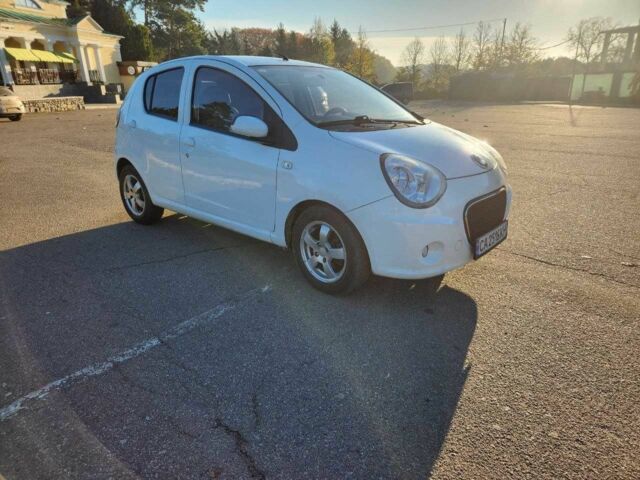 Белый Джили Другая, объемом двигателя 1.3 л и пробегом 70 тыс. км за 3500 $, фото 3 на Automoto.ua