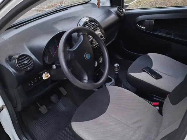 Белый Джили Другая, объемом двигателя 1.3 л и пробегом 120 тыс. км за 2800 $, фото 4 на Automoto.ua