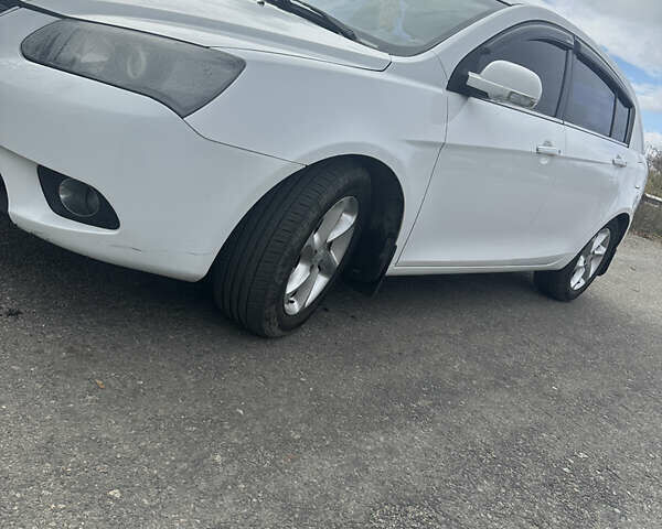 Білий Джилі Емгранд 7 (EC7), об'ємом двигуна 1.79 л та пробігом 107 тис. км за 4999 $, фото 1 на Automoto.ua