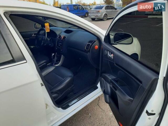 Белый Джили Эмгранд 7 (EC7), объемом двигателя 1.79 л и пробегом 210 тыс. км за 4600 $, фото 10 на Automoto.ua