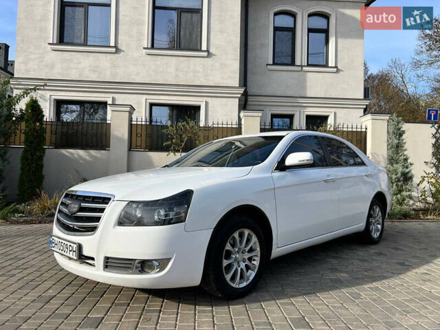 Белый Джили Emgrand 8 (EC8), объемом двигателя 2.38 л и пробегом 122 тыс. км за 4500 $, фото 1 на Automoto.ua