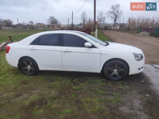 Белый Джили Emgrand 8 (EC8), объемом двигателя 2 л и пробегом 50 тыс. км за 6000 $, фото 1 на Automoto.ua