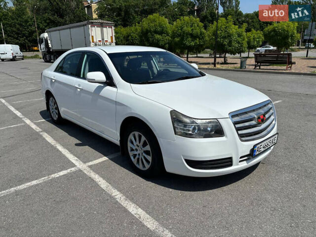 Белый Джили Emgrand 8 (EC8), объемом двигателя 2 л и пробегом 180 тыс. км за 5200 $, фото 1 на Automoto.ua