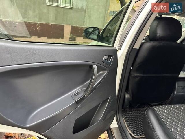 Білий Джилі Емгранд Х7, об'ємом двигуна 2.38 л та пробігом 155 тис. км за 3500 $, фото 11 на Automoto.ua