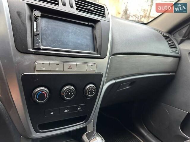 Білий Джилі Емгранд Х7, об'ємом двигуна 2.38 л та пробігом 155 тис. км за 3500 $, фото 13 на Automoto.ua