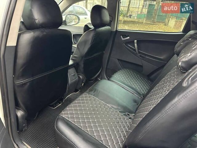 Білий Джилі Емгранд Х7, об'ємом двигуна 2.38 л та пробігом 155 тис. км за 3500 $, фото 10 на Automoto.ua