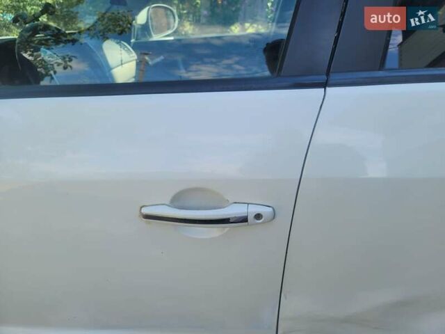 Белый Джили Эмгранд Х7, объемом двигателя 1.8 л и пробегом 177 тыс. км за 5450 $, фото 4 на Automoto.ua