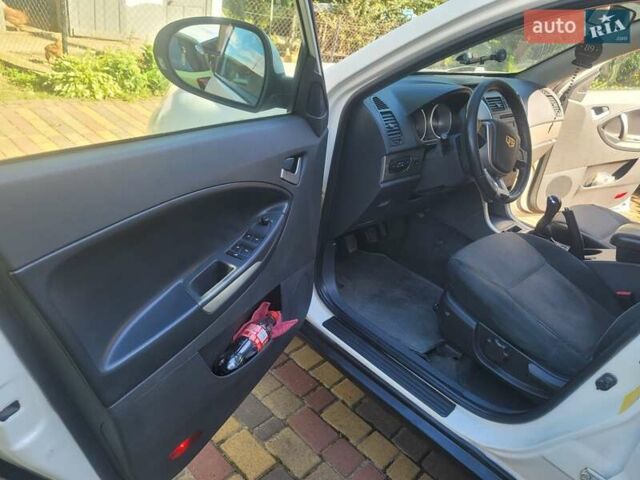 Белый Джили Эмгранд Х7, объемом двигателя 1.8 л и пробегом 177 тыс. км за 5450 $, фото 26 на Automoto.ua