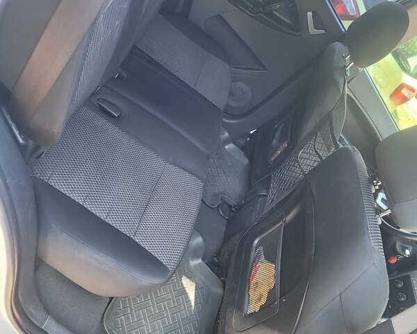 Белый Джили Эмгранд Х7, объемом двигателя 1.8 л и пробегом 177 тыс. км за 5450 $, фото 20 на Automoto.ua