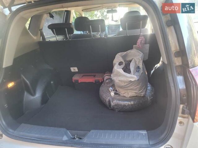 Белый Джили Эмгранд Х7, объемом двигателя 1.8 л и пробегом 177 тыс. км за 5450 $, фото 21 на Automoto.ua