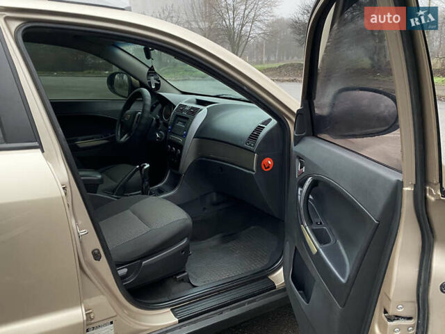 Желтый Джили Эмгранд Х7, объемом двигателя 1.8 л и пробегом 145 тыс. км за 5500 $, фото 10 на Automoto.ua