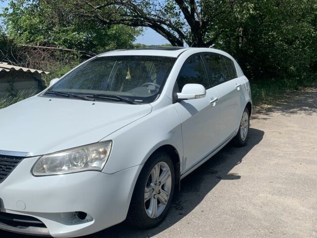 Белый Джили Эмгранд, объемом двигателя 1.8 л и пробегом 112 тыс. км за 3200 $, фото 3 на Automoto.ua