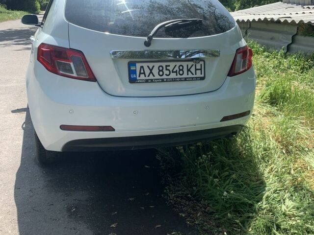 Белый Джили Эмгранд, объемом двигателя 1.8 л и пробегом 112 тыс. км за 3200 $, фото 1 на Automoto.ua