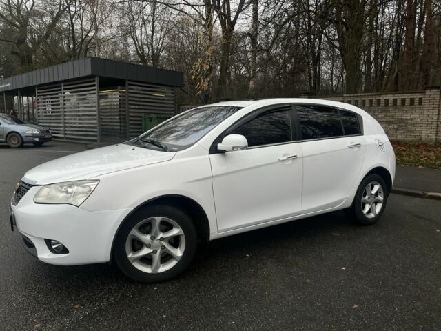 Білий Джилі Емгранд, об'ємом двигуна 1.8 л та пробігом 146 тис. км за 3399 $, фото 1 на Automoto.ua