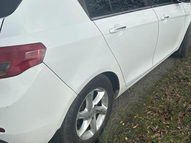 Белый Джили Эмгранд, объемом двигателя 1.8 л и пробегом 107 тыс. км за 4999 $, фото 5 на Automoto.ua