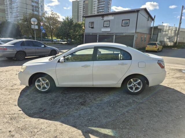 Белый Джили Эмгранд, объемом двигателя 1.8 л и пробегом 198 тыс. км за 3333 $, фото 1 на Automoto.ua