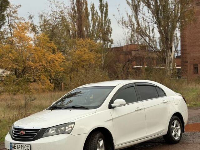 Джили Эмгранд 2013 в Кривом Роге на Automoto.ua Белый Джили Эмгранд, объемом двигателя 1.8 л и пробегом 234 тыс. км за 4000 $, фото 1 на Automoto.ua