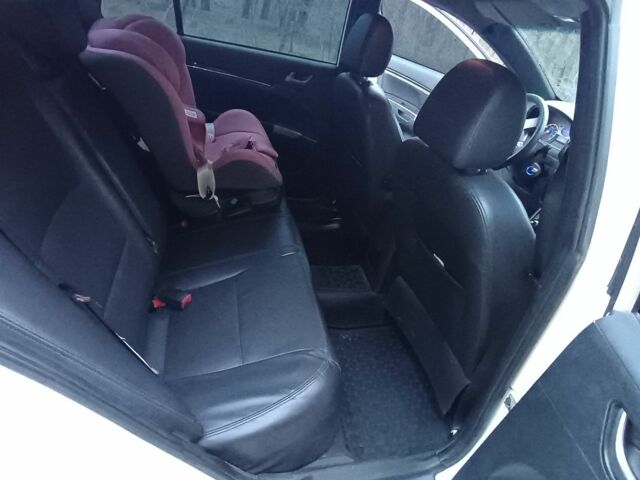 Білий Джилі Емгранд, об'ємом двигуна 1.8 л та пробігом 219 тис. км за 4200 $, фото 6 на Automoto.ua