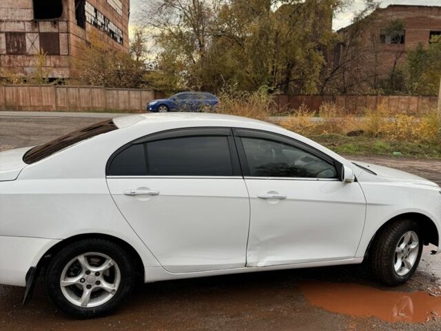 Джили Эмгранд 2013 в Кривом Роге на Automoto.ua Белый Джили Эмгранд, объемом двигателя 1.8 л и пробегом 234 тыс. км за 4000 $, фото 6 на Automoto.ua