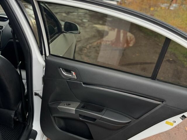 Джили Эмгранд 2013 в Кривом Роге на Automoto.ua Белый Джили Эмгранд, объемом двигателя 1.8 л и пробегом 234 тыс. км за 4000 $, фото 21 на Automoto.ua