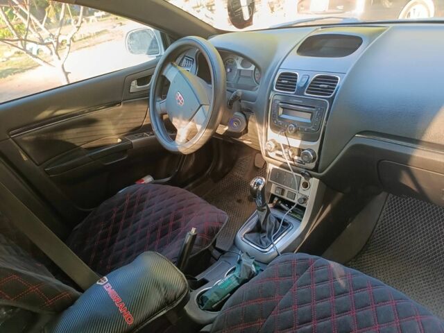 Джили Эмгранд 2013 в Кривом Роге на Automoto.ua Белый Джили Эмгранд, объемом двигателя 1.8 л и пробегом 203 тыс. км за 3500 $, фото 5 на Automoto.ua