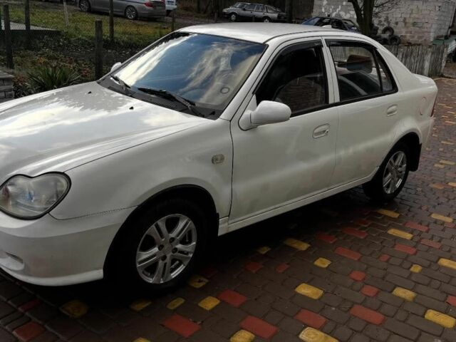 Белый Джили Эмгранд, объемом двигателя 1.5 л и пробегом 106 тыс. км за 1500 $, фото 2 на Automoto.ua