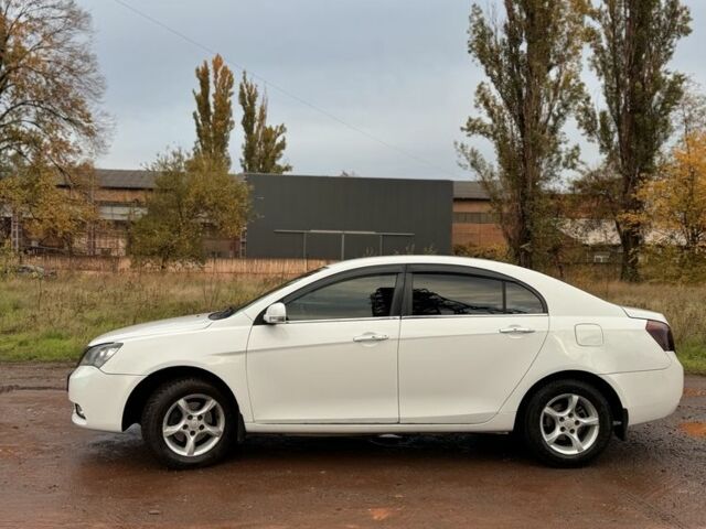 Джили Эмгранд 2013 в Кривом Роге на Automoto.ua Белый Джили Эмгранд, объемом двигателя 1.8 л и пробегом 234 тыс. км за 4000 $, фото 2 на Automoto.ua