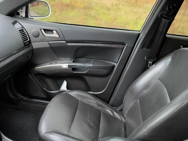 Джили Эмгранд 2013 в Кривом Роге на Automoto.ua Белый Джили Эмгранд, объемом двигателя 1.8 л и пробегом 234 тыс. км за 4000 $, фото 17 на Automoto.ua