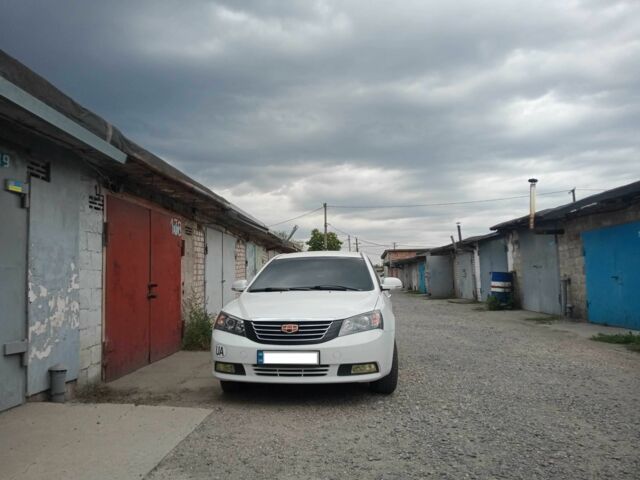 Білий Джилі Емгранд, об'ємом двигуна 1.8 л та пробігом 190 тис. км за 5300 $, фото 2 на Automoto.ua