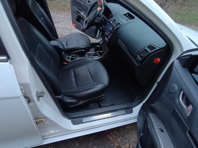 Білий Джилі Емгранд, об'ємом двигуна 1.8 л та пробігом 219 тис. км за 4200 $, фото 12 на Automoto.ua