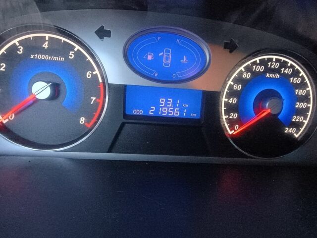 Білий Джилі Емгранд, об'ємом двигуна 1.8 л та пробігом 219 тис. км за 4200 $, фото 11 на Automoto.ua