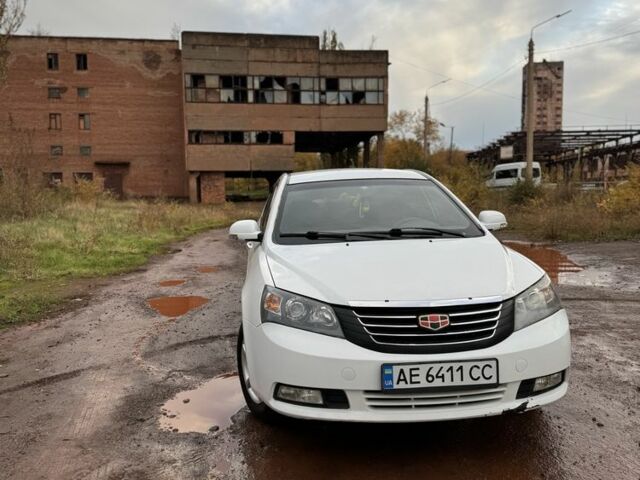 Джили Эмгранд 2013 в Кривом Роге на Automoto.ua Белый Джили Эмгранд, объемом двигателя 1.8 л и пробегом 234 тыс. км за 4000 $, фото 9 на Automoto.ua