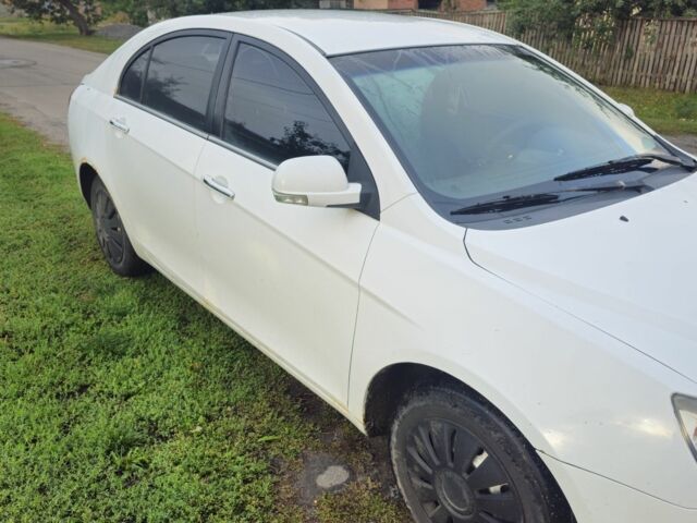 Белый Джили Эмгранд, объемом двигателя 1.5 л и пробегом 210 тыс. км за 2700 $, фото 3 на Automoto.ua