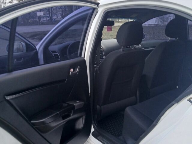 Білий Джилі Емгранд, об'ємом двигуна 1.8 л та пробігом 69 тис. км за 4800 $, фото 10 на Automoto.ua