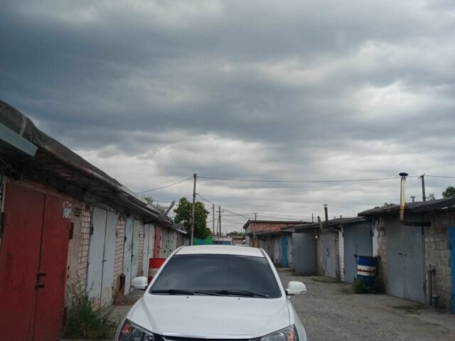 Білий Джилі Емгранд, об'ємом двигуна 1.8 л та пробігом 190 тис. км за 5300 $, фото 3 на Automoto.ua