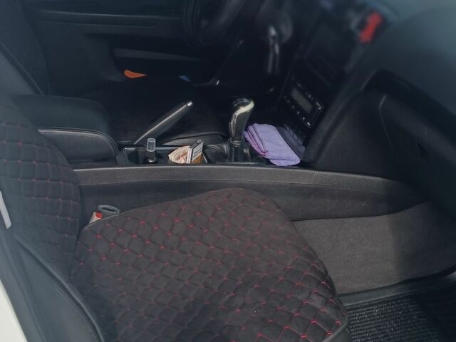 Білий Джилі Емгранд, об'ємом двигуна 2 л та пробігом 137 тис. км за 6250 $, фото 4 на Automoto.ua