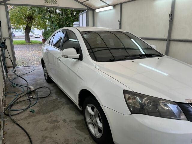 Білий Джилі Емгранд, об'ємом двигуна 1.5 л та пробігом 235 тис. км за 4000 $, фото 3 на Automoto.ua