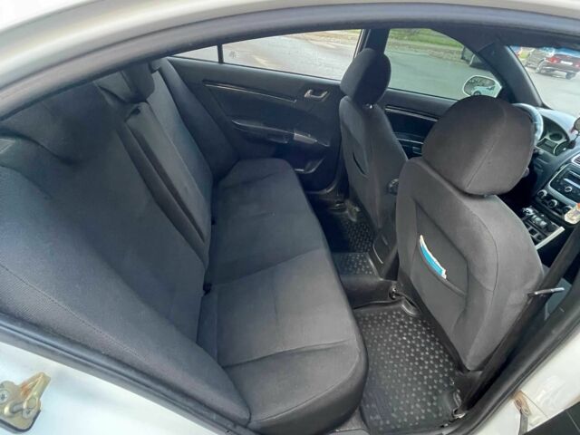 Білий Джилі Емгранд, об'ємом двигуна 1.8 л та пробігом 160 тис. км за 4700 $, фото 10 на Automoto.ua