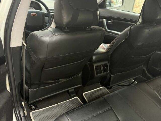 Белый Джили Эмгранд, объемом двигателя 2.4 л и пробегом 250 тыс. км за 4850 $, фото 8 на Automoto.ua