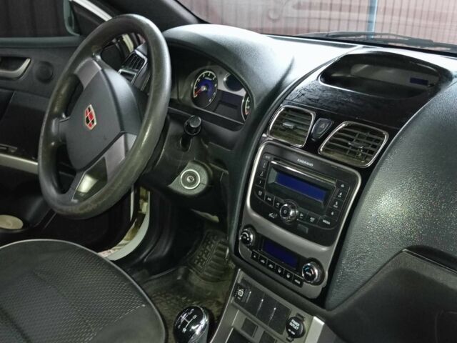 Белый Джили Эмгранд, объемом двигателя 1.8 л и пробегом 97 тыс. км за 4200 $, фото 3 на Automoto.ua