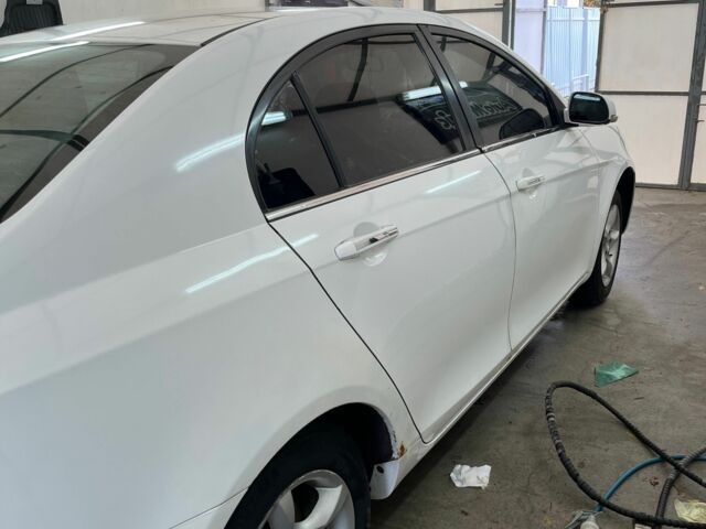 Білий Джилі Емгранд, об'ємом двигуна 1.5 л та пробігом 235 тис. км за 4000 $, фото 7 на Automoto.ua