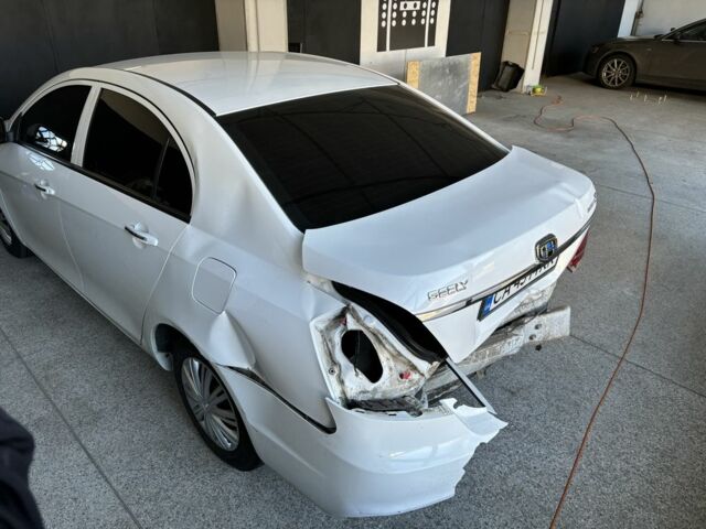 Білий Джилі Емгранд, об'ємом двигуна 1.5 л та пробігом 96 тис. км за 4300 $, фото 3 на Automoto.ua