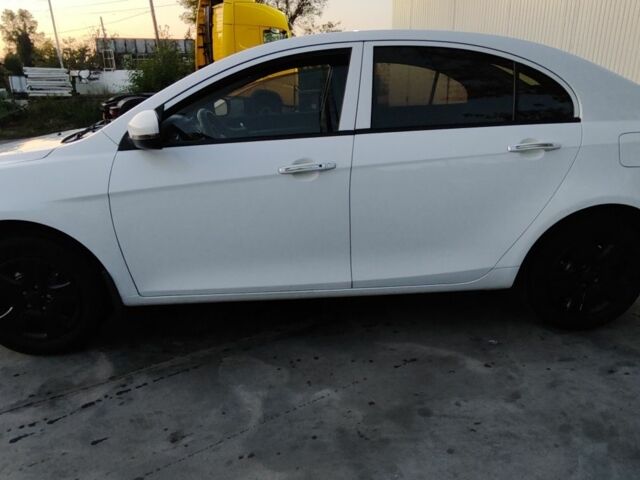 Белый Джили Эмгранд, объемом двигателя 1.5 л и пробегом 60 тыс. км за 8000 $, фото 3 на Automoto.ua