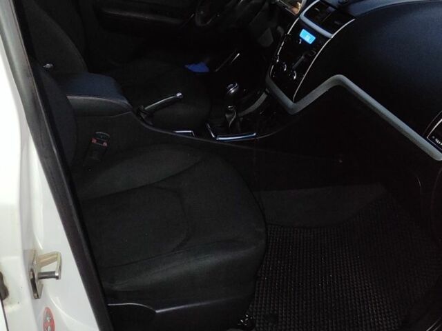 Белый Джили Эмгранд, объемом двигателя 1.5 л и пробегом 60 тыс. км за 8000 $, фото 5 на Automoto.ua