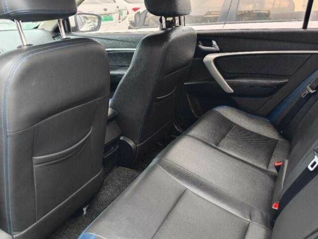 Білий Джилі Емгранд, об'ємом двигуна 1 л та пробігом 15 тис. км за 9000 $, фото 3 на Automoto.ua