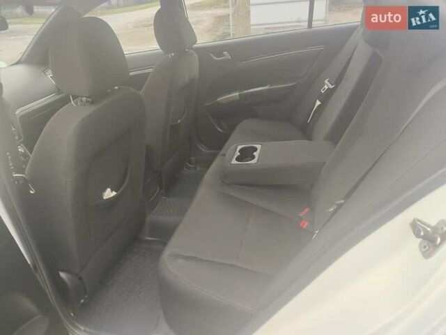 Белый Джили Эмгранд, объемом двигателя 1.79 л и пробегом 108 тыс. км за 6000 $, фото 6 на Automoto.ua